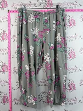 Be yourself capri jogger Floral flowers Capris - Gray with Pink & White Flowers